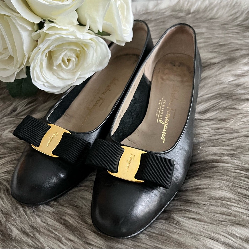 SALVATORE FERRAGAMO Vintage Vara Pumps